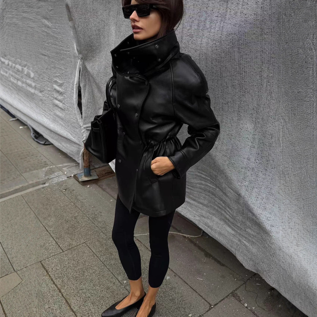 Damen Regenjacke aus Lederoptik mit hohem Stehkragen, Taillenzug und Druckknopffront Echo Archiv