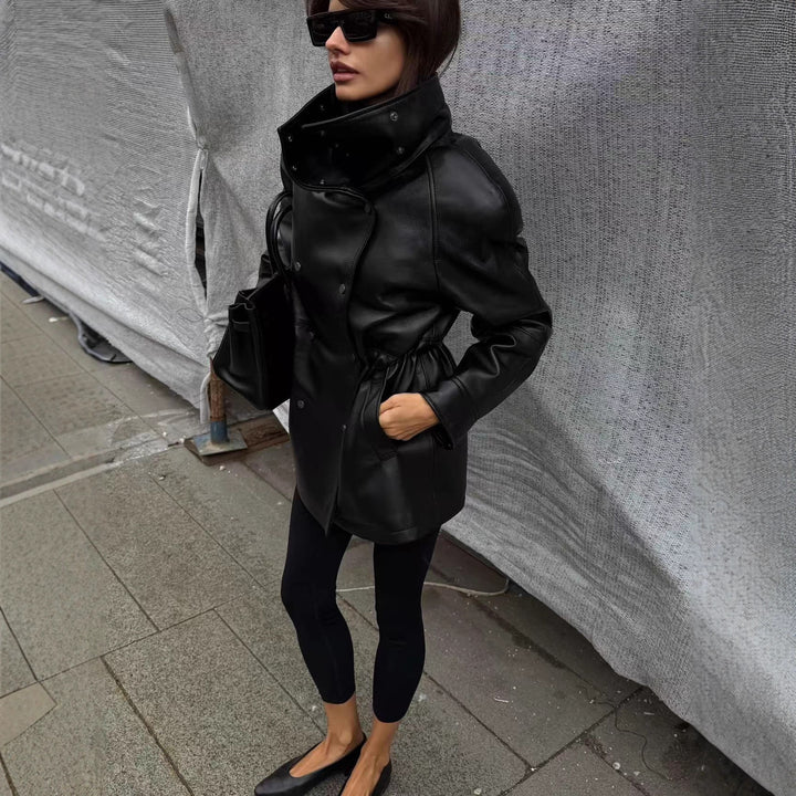 Damen Regenjacke aus Lederoptik mit hohem Stehkragen, Taillenzug und Druckknopffront Echo Archiv