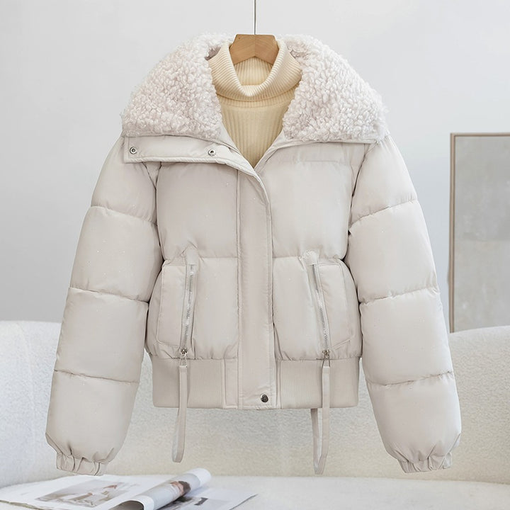 Damen Kurz geschnittene Pufferjacke mit Teddykragen, Reißverschlusstaschen und Rippbündchen Echo Archiv