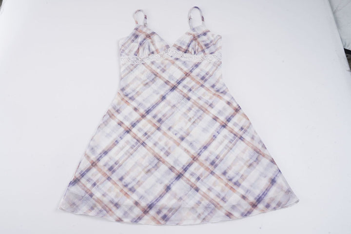 Damen Spitzen-Nachtkleid mit verführerischem V-Ausschnitt und feinen Karomustern Echo Archiv