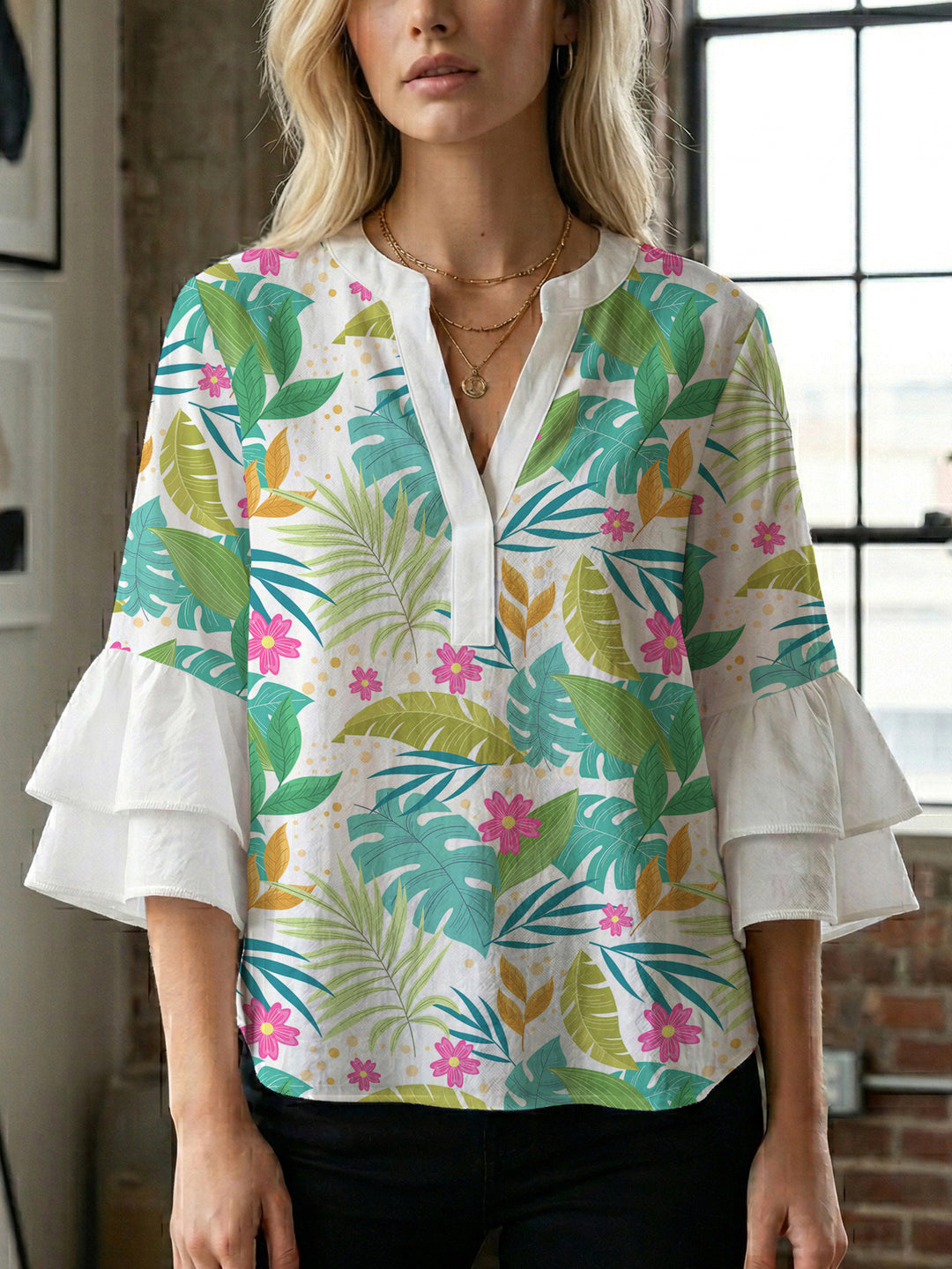 Damen Bluse mit voluminösen Rüschenärmeln und modernem Motiv Echo Archiv
