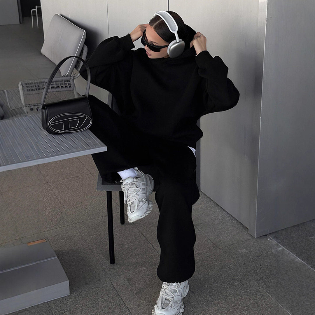 Damen urbanes Oversize-Lounge-Set mit Kapuzenpullover, locker geschnittener High-Waist-Jogginghose und passender Mütze – Auréline
