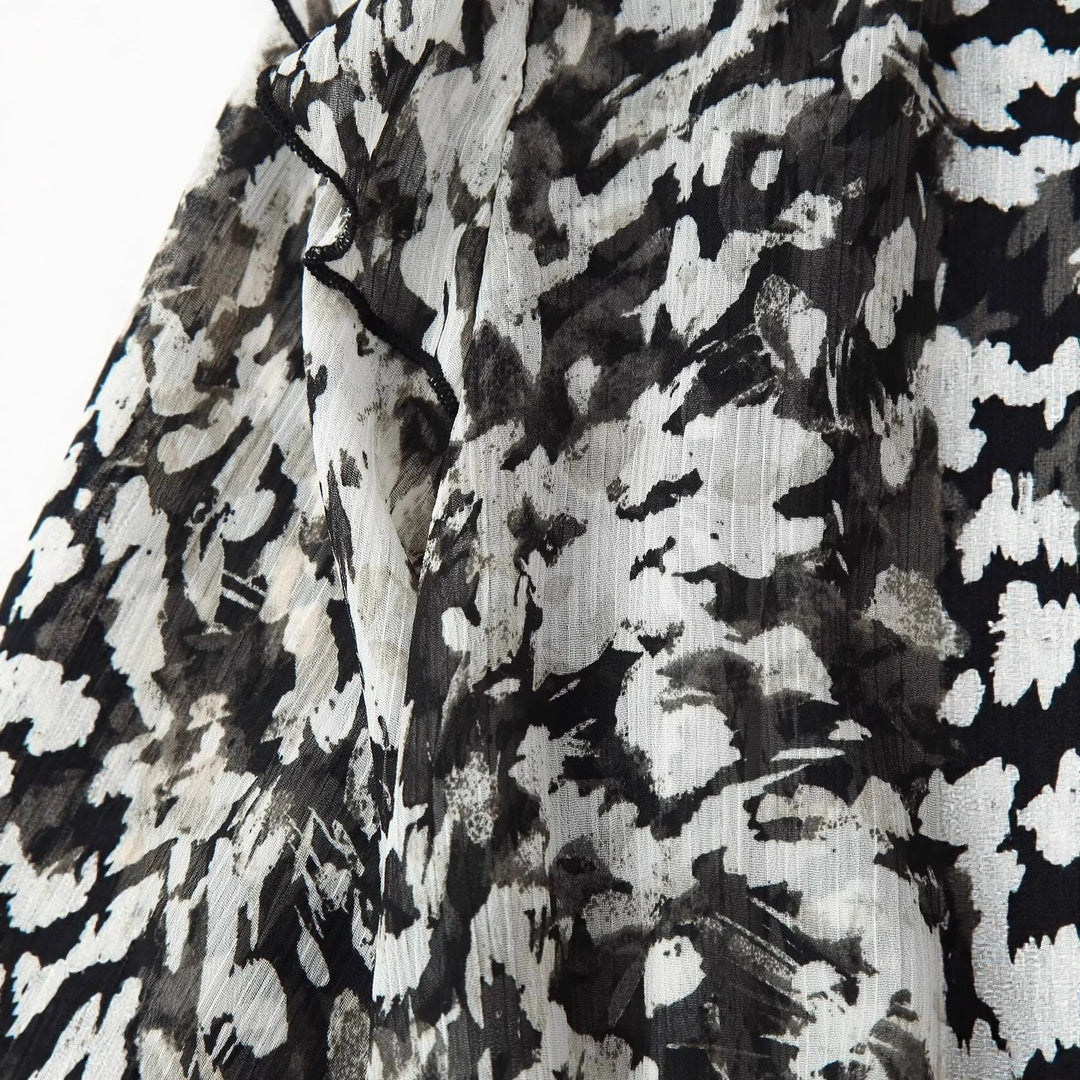 Damen geblümtes Volant-Chiffon-Minikleid mit Rüschen-V-Ausschnitt elastischer Taillenpartie und zartem Gürtel – Élara