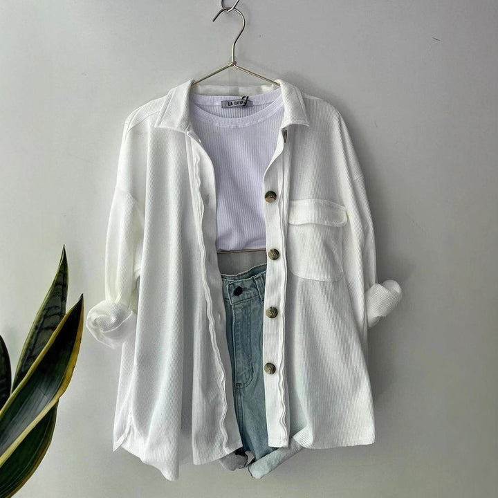 Damen Oversized Cordhemdjacke aus Breitcord mit Brusttasche und Holzknöpfen Echoarchiv