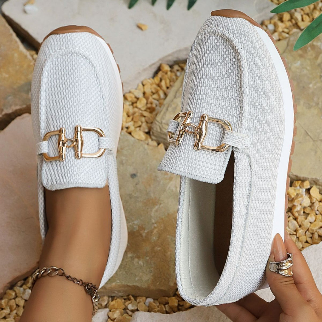 Damen Atmungsaktive Mesh-Slipper-Loafer mit goldfarbener Schnallendekor und leichter Gummisohle Echoarchiv