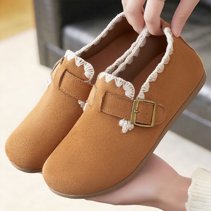 Damen nan kuschelige Mokassin-Slipper mit verstellbarem Schnallenriemen und gehäkelter Kantenverzierung Echo Archiv