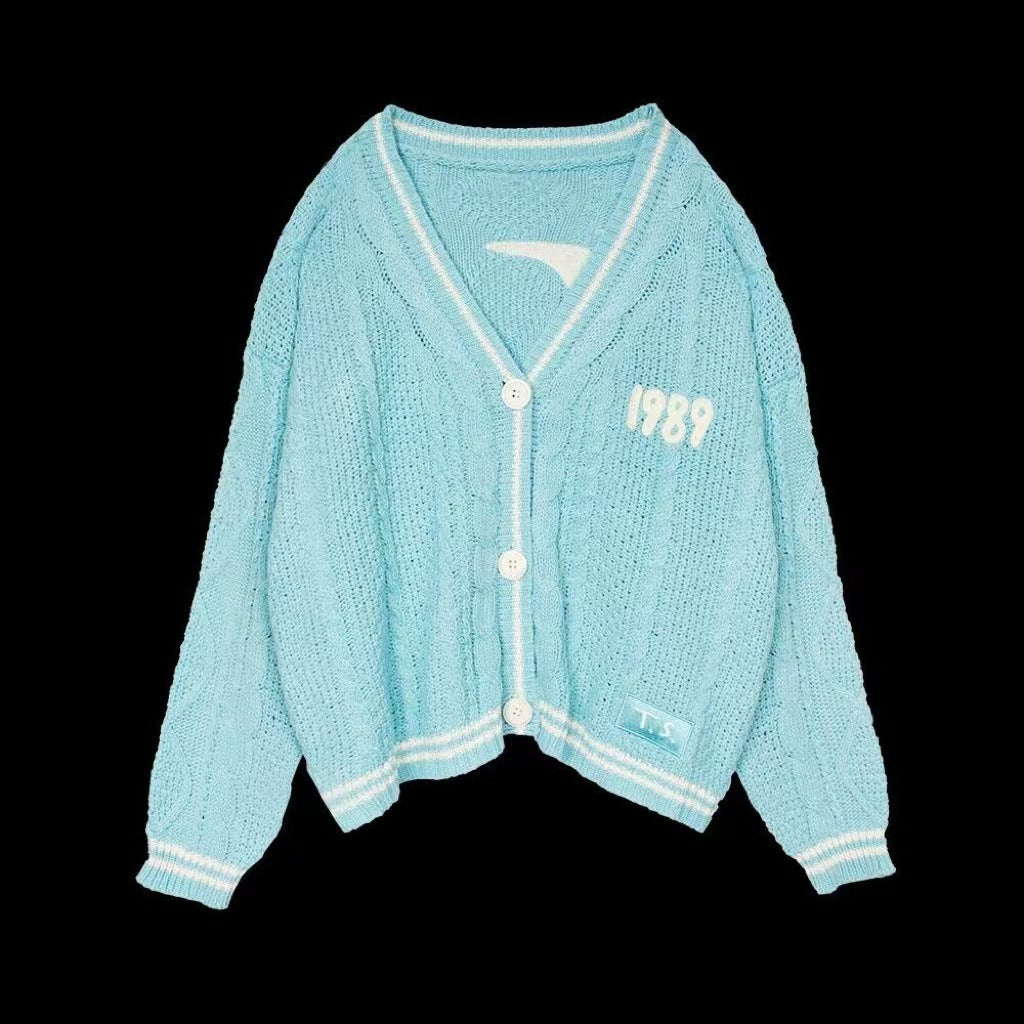 Damen nan kurz geschnittene Strickjacke mit V-Ausschnitt, Kontrastpaspel und oversized Ärmeln Echo Archiv