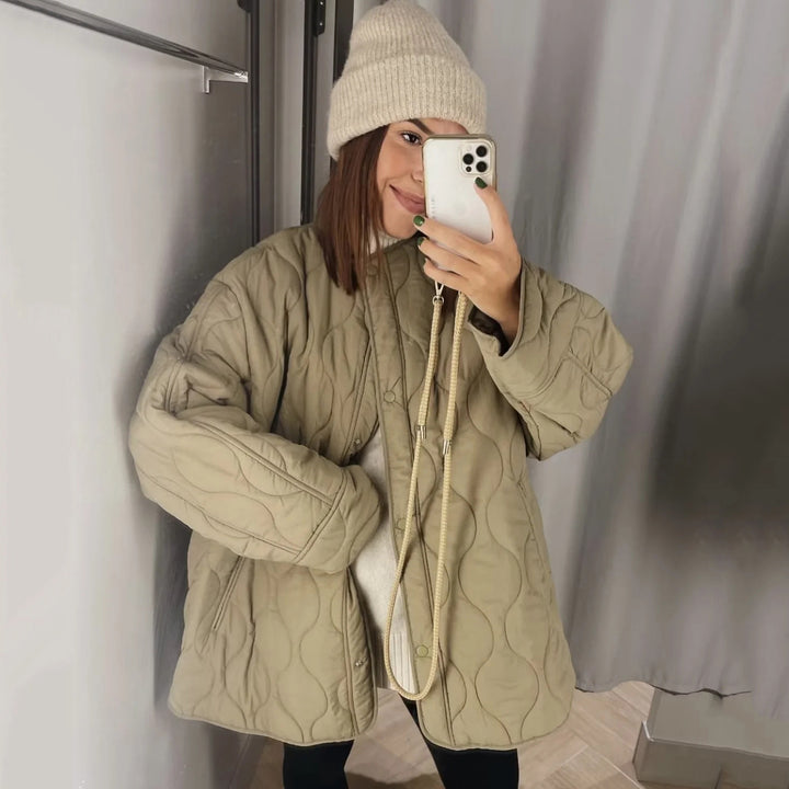 Damen Steppjacke Longline mit Oversize‑Silhouette und Druckknopfverschluss Echo Archiv