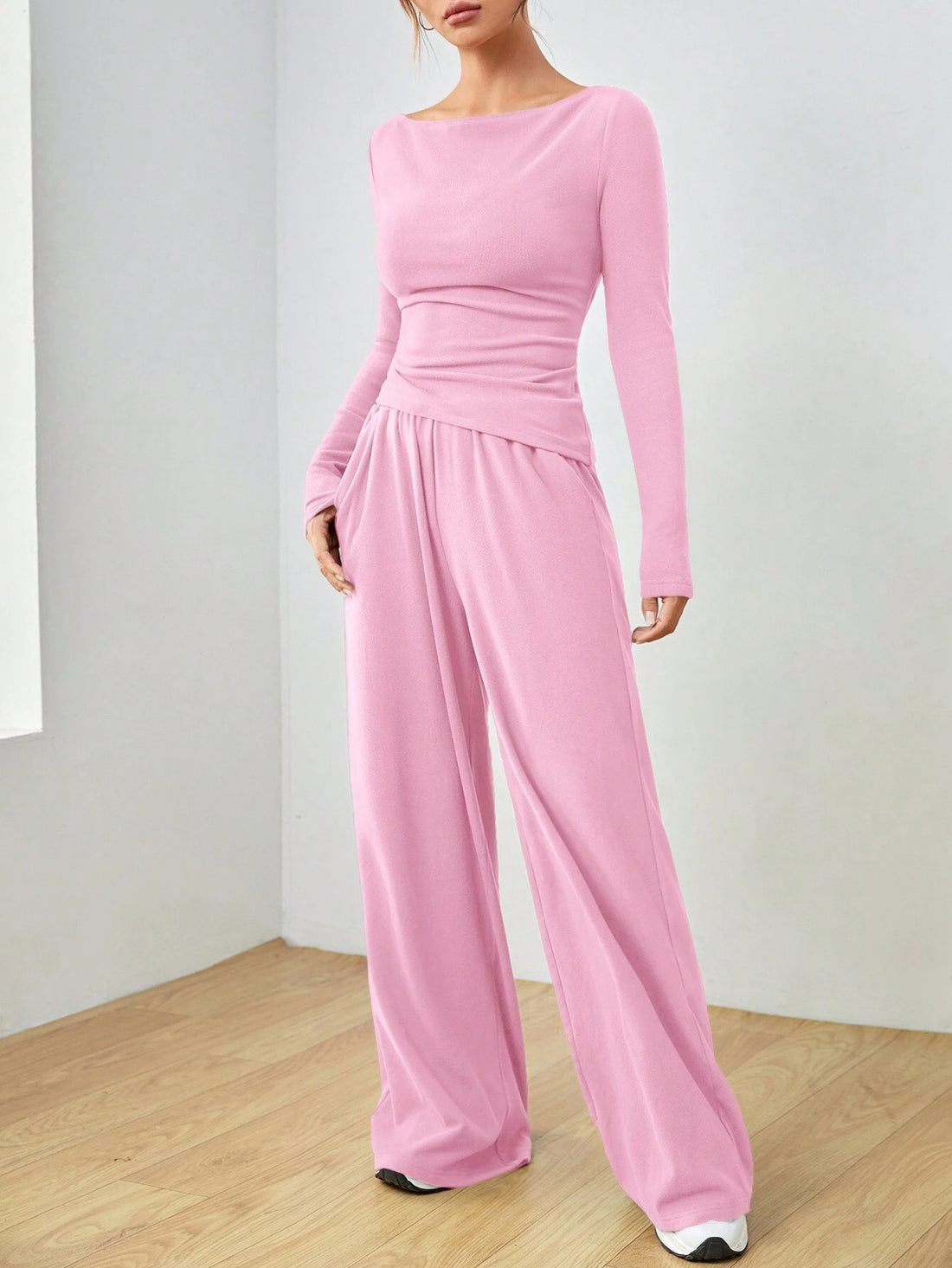 Damen Loungewear-Set aus weichfallendem Jersey mit U-Boot-Ausschnitt, tailliertem Longsleeve und weiter Palazzo-Hose Echo Archiv