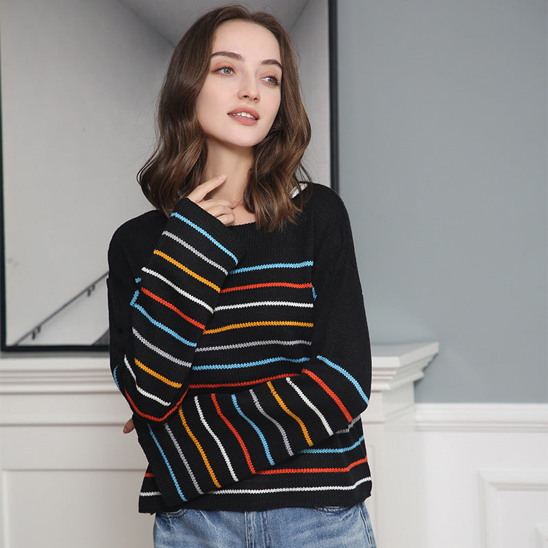 Damen Kurzgeschnittener Feinstrick-Pullover mit Rundhalsausschnitt, mehrfarbigen Horizontalstreifen und überschnittenen Schultern Echo Archiv