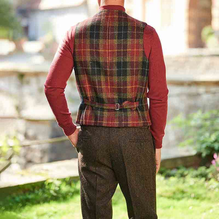 Herren elegante Karo-Weste aus feinstem Stoff mit effektvollem Schnitt Echoarchiv