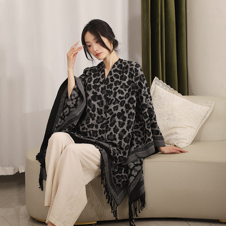 Damen Eleganter Jacquard-Überwurf mit Leopardenjacquard und Fransen Echo Archiv