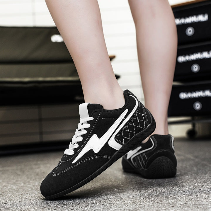 Damen leichte Retro-Skate-Sneaker mit gesteppter Seitenwand, gepolstertem Knöchelkragen und rutschfester Gummilaufsohle Echo Archiv