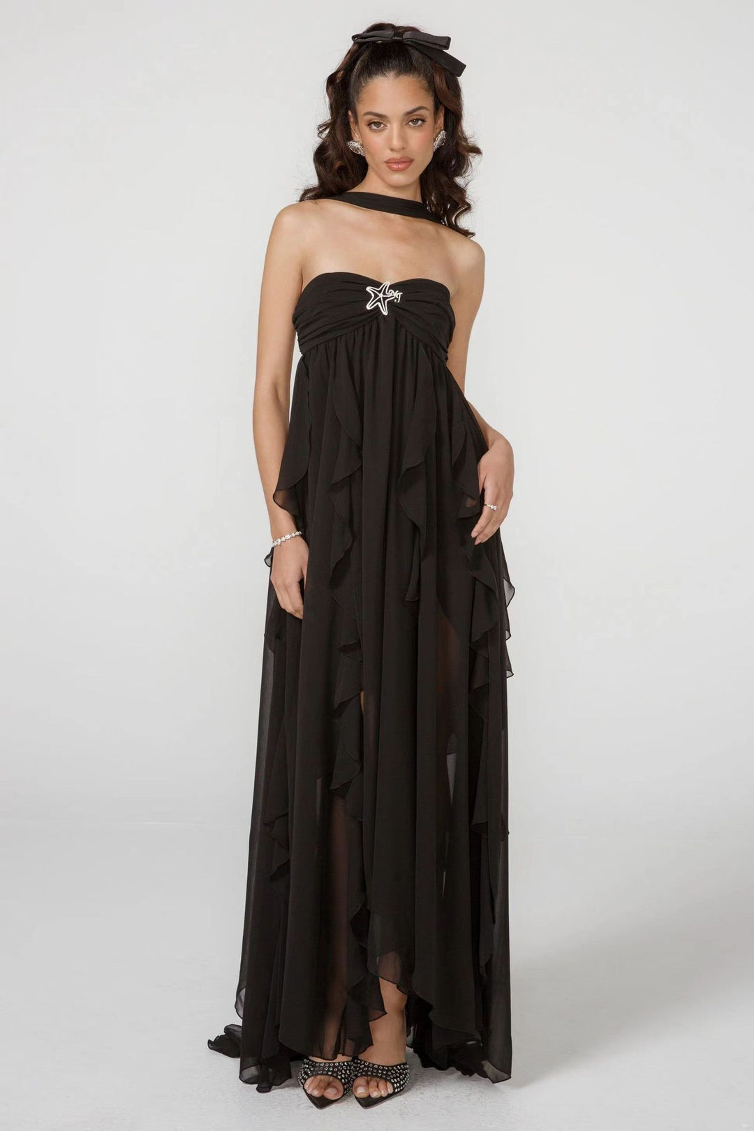 Damen Elegantes Maxi-Kleid mit asymmetrischem Saum und zarten Rüschendetails Echo Archiv