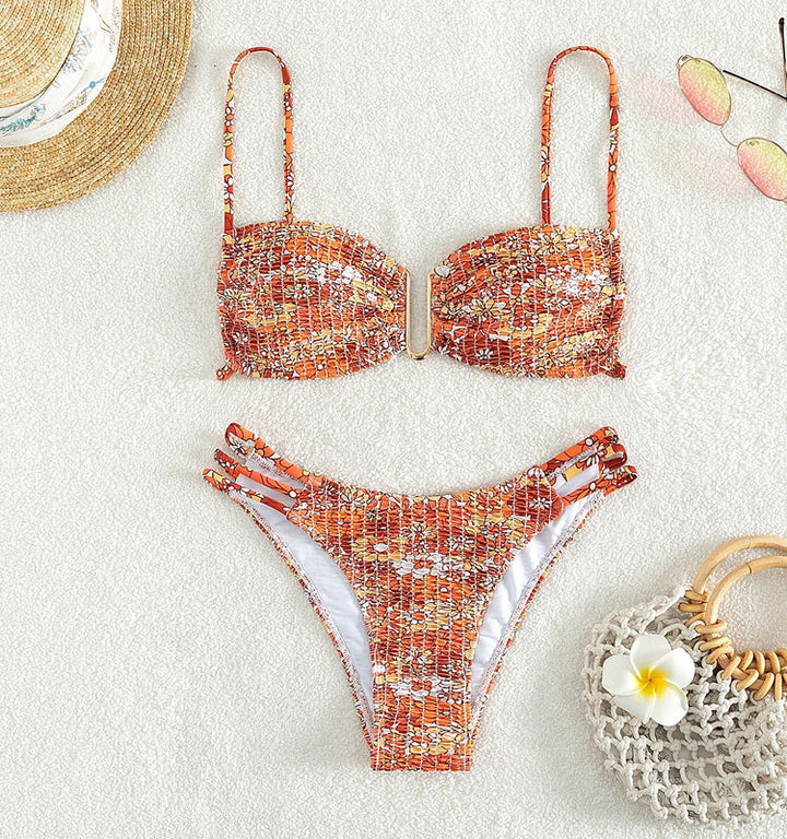 Damen Bikini-Set mit verspieltem Mustermix und modernen Schnürdetails Echo Archiv