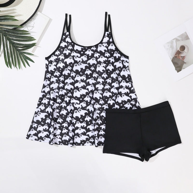 Damen verspieltes Strand-Outfit mit fließendem Top und Shorts Echo Archiv