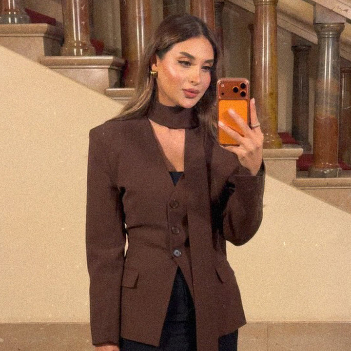 Damen Taillierter Blazer mit Schalkragenband, dreifacher Knopfleiste und Pattentaschen Echo Archiv