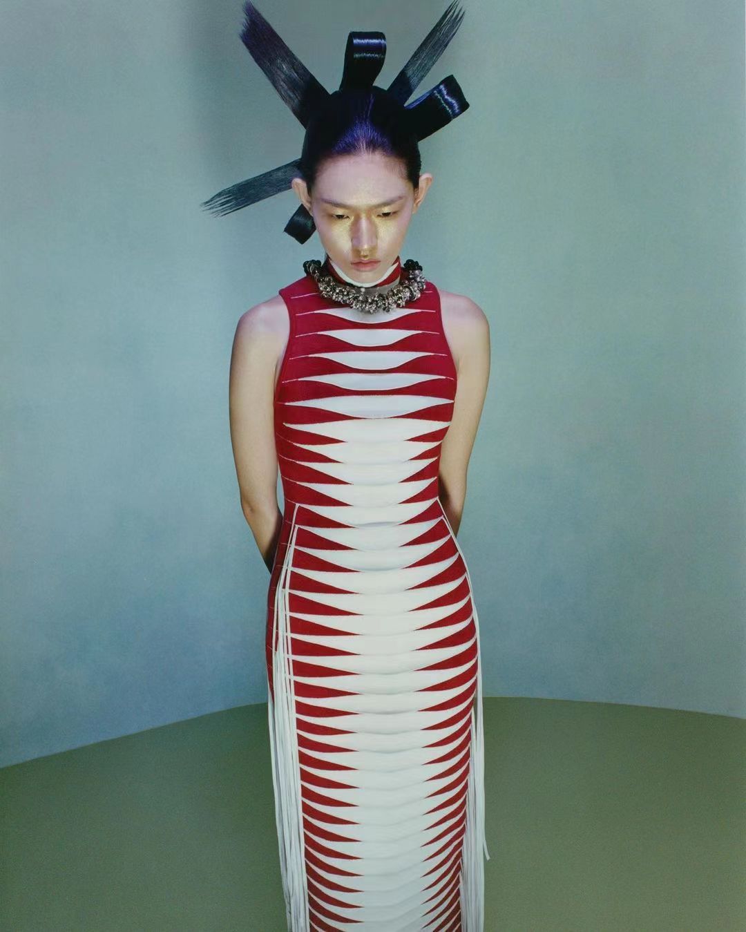 Damen körperbetontes Maxikleid mit Fransen und grafischem Design Echo Archiv