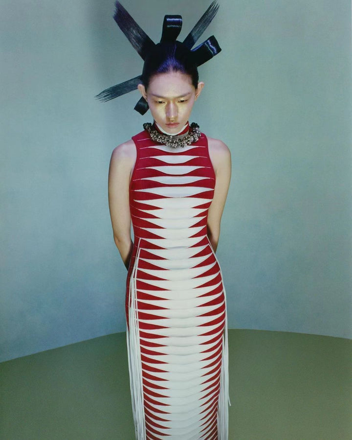 Damen körperbetontes Maxikleid mit Fransen und grafischem Design Echo Archiv