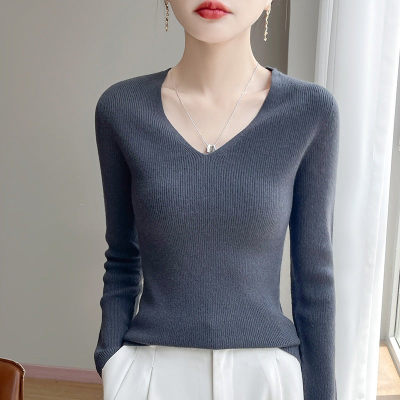 Damen Schmal geschnittener V‑Ausschnitt-Feinstrickpullover mit feiner Rippenstruktur und weicher Haptik Echoarchiv