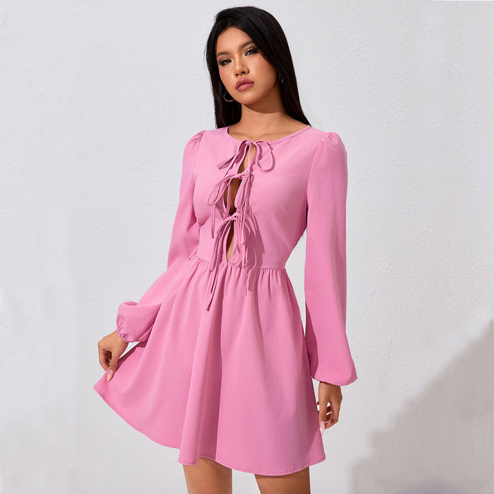 Damen langärmeliges Minikleid mit Cut-Outs, vorn geschnürtem Bustier und tailliertem Gummizug – Élara