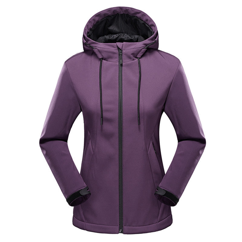 Damen Taillierte Softshell-Jacke mit Kapuze, winddichter Membran und verdeckten Reißverschlüssen – Célinea