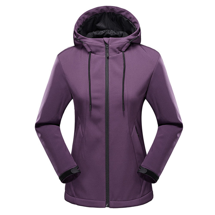 Damen Taillierte Softshell-Jacke mit Kapuze, winddichter Membran und verdeckten Reißverschlüssen – Célinea