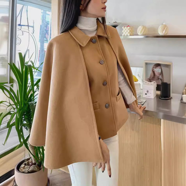 Damen Kurzer Wollmix-Cape-Mantel mit Hemdkragen und aufgesetzten Taschen Echoarchiv