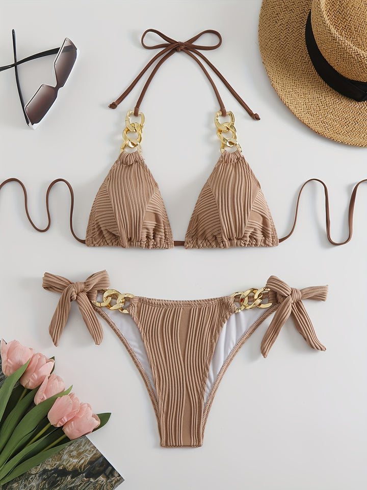 Damen Bikiniset mit luxuriösen Rüschen und goldenen Kettenakzenten Echo Archiv