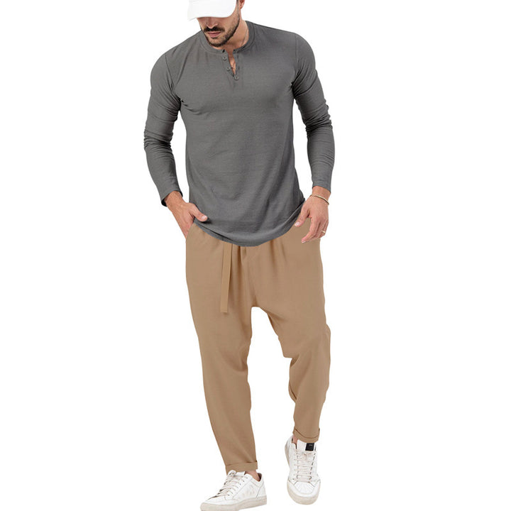 Herren Bequeme Jogginghose mit modischen Details und lässigem langarm Shirt Echoarchiv