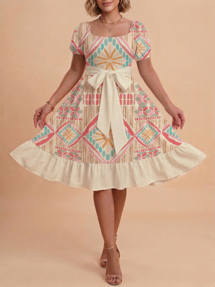 Damen Kleid mit tailliertem Schnitt und verspieltem Blumenmuster Echo Archiv