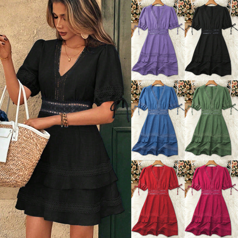 Damen Tailliertes Sommerkleid mit V-Ausschnitt und Häkelspitze Echo Archiv