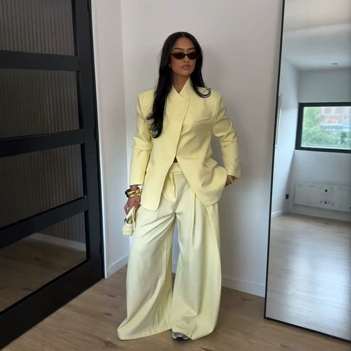 Damen Zweiteiliges Oversize-Sakko mit Stehkragen und weite Bundfaltenhose Echoarchiv