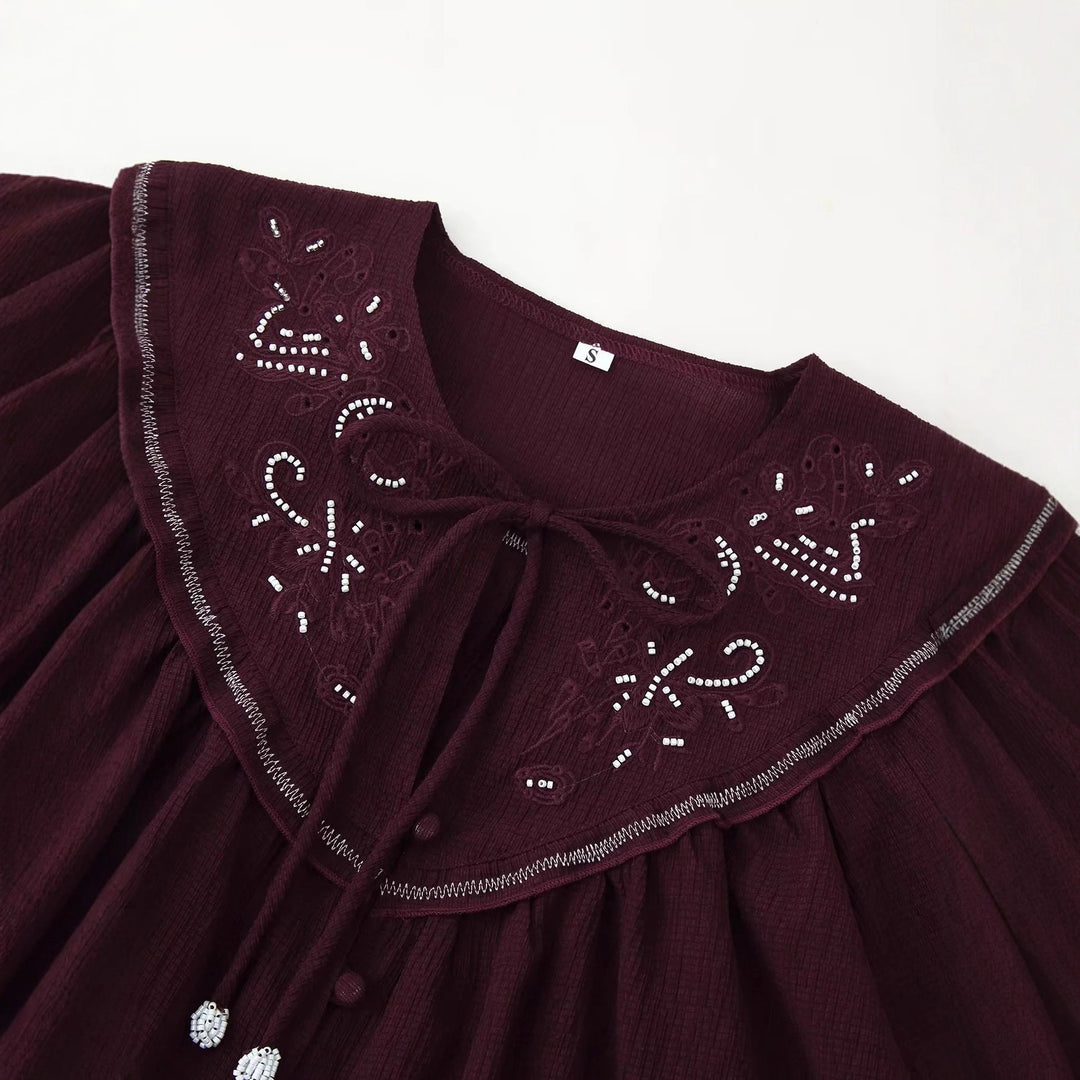 Damen nan bestickte Bluse mit übergroßem Kragen, Bindeschleife und geknöpfter Front Echo Archiv