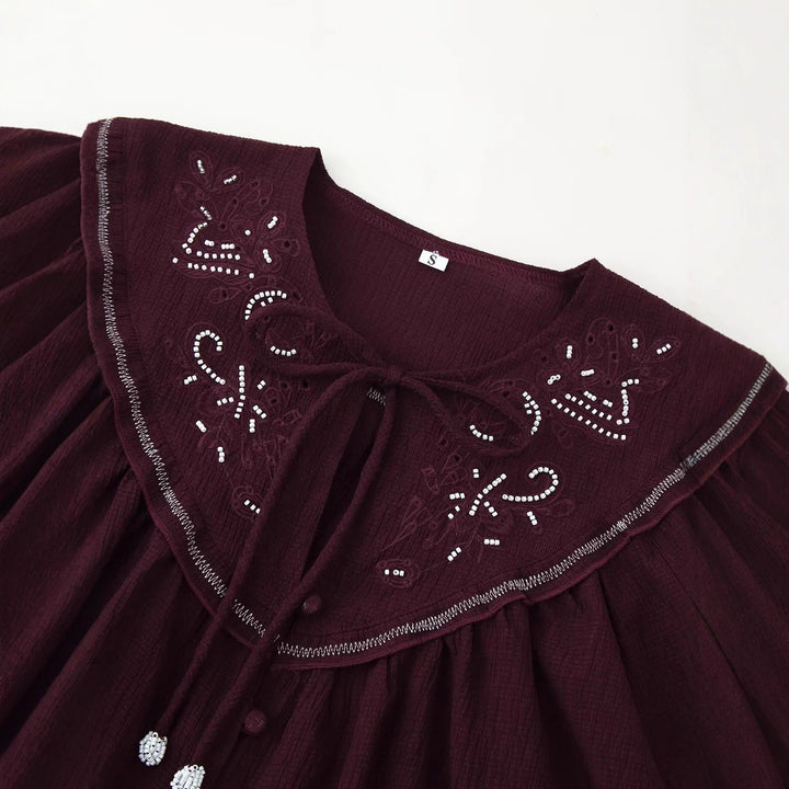 Damen nan bestickte Bluse mit übergroßem Kragen, Bindeschleife und geknöpfter Front Echo Archiv