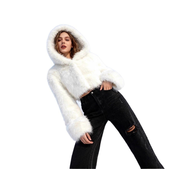 Damen Cropped Kunstpelzjacke mit Kapuze, glatter High‑Pile‑Optik und schmaler Saum Echo Archiv