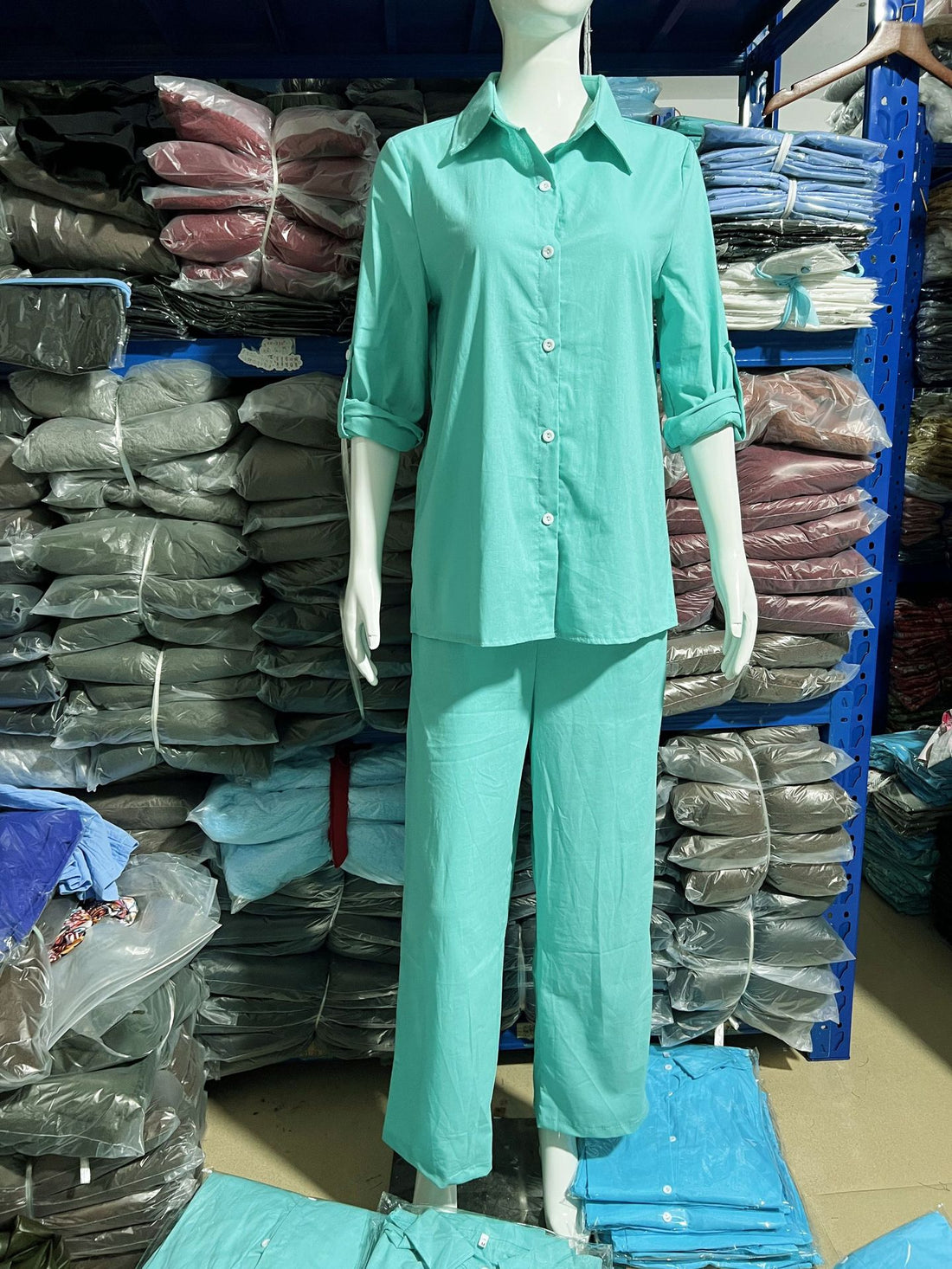 Damen Entspanntes Leinen-Set mit Oversize-Hemd und weiter Palazzo-Hose Echo Archiv