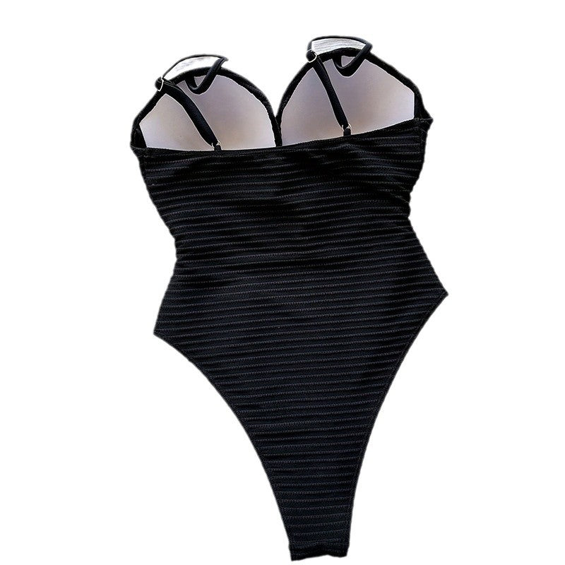 Damen Einteiler Badeanzug mit modischem Cut-Out und hochgeschlossenem Design Echo Archiv