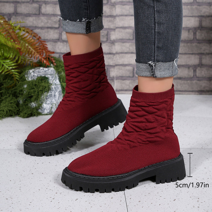 Damen Strick-Sockenboots mit geometrischer Stepp-Optik und klobiger Lug-Sohle Echoarchiv