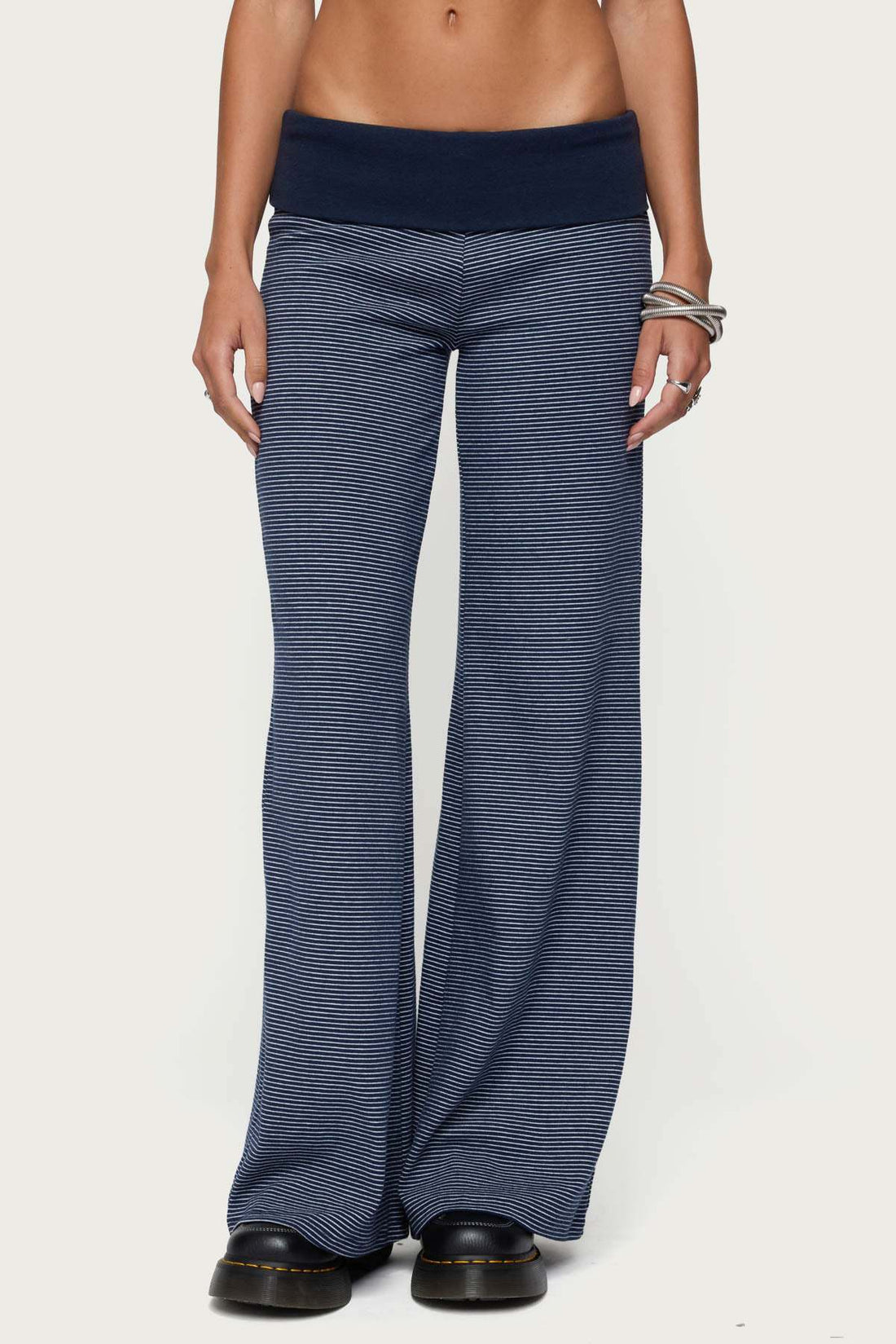 Damen weite Lounge-Hose mit elastischem Bund und maritimem Streifenmuster – Avélisse