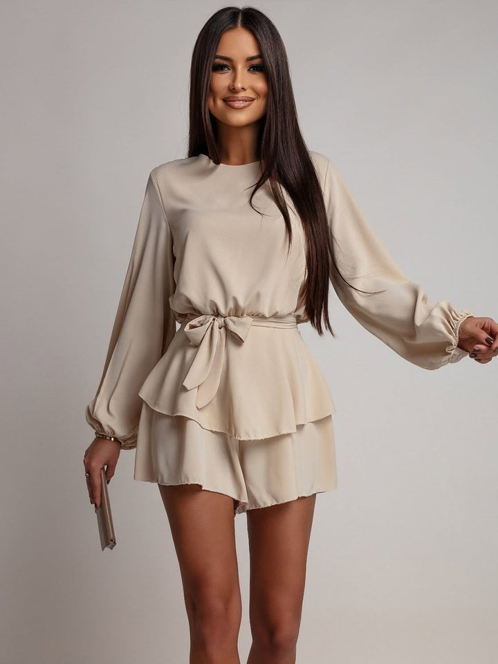 Damen Kurzkleid mit Volantrock, Taillenbindegürtel und Ballonärmeln Echoarchiv