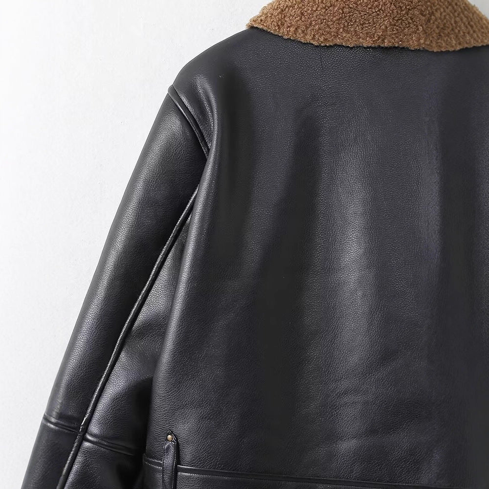 Damen Kurz geschnittene Aviator-Jacke in Lederoptik mit asymmetrischem Reißverschluss und Teddyfutter Echoarchiv