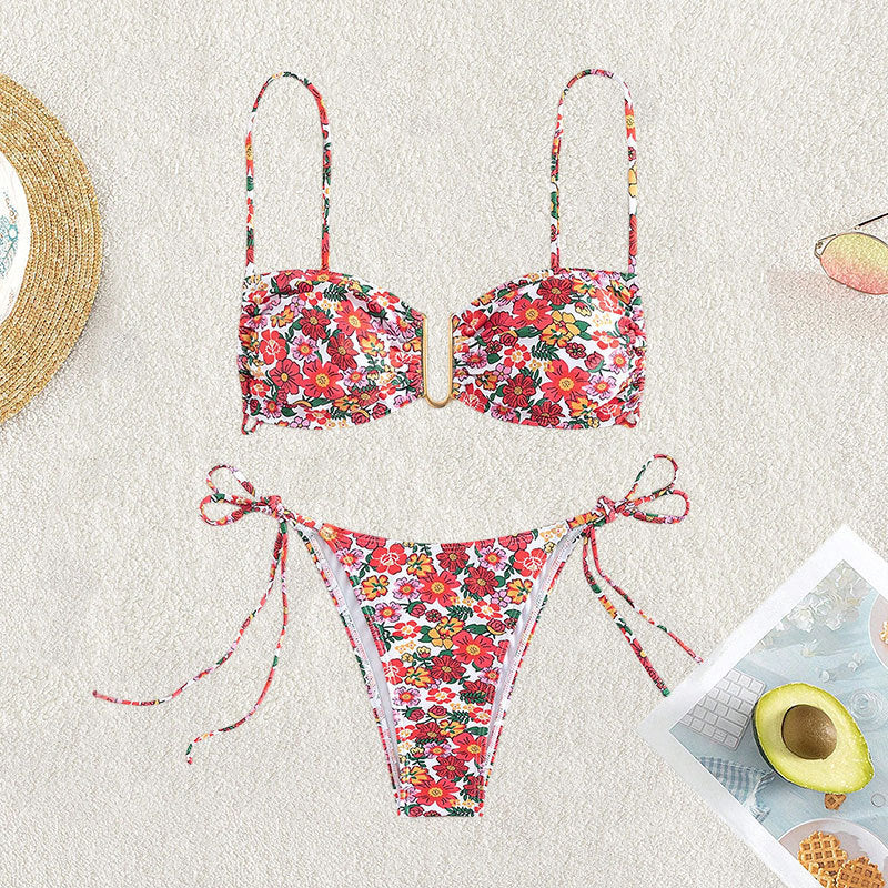 Damen blumenmusterter Bikini mit hellem Bustier-Oberteil und verstellbaren Trägern Echo Archiv