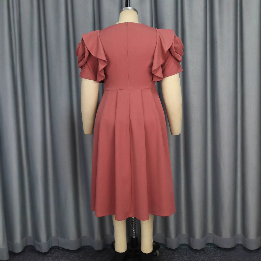 Damen Kleid mit voluminösen Rüschensäumen und eleganter Taillenschließe Echo Archiv