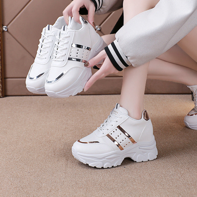 Damen Modische Plateau-Sneaker mit Chunky-Sohle und Metallic-Applikationen – Névara