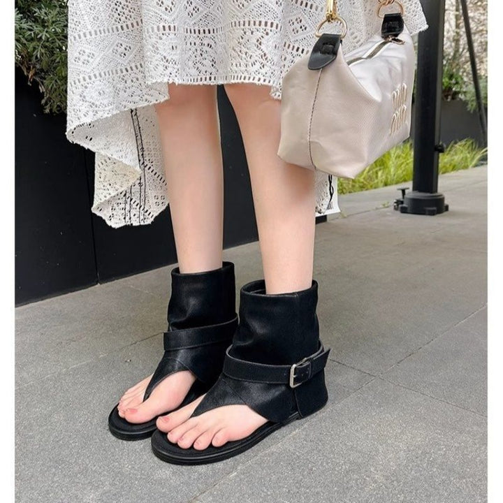 Damen Offene Sandalen‑Stiefelette mit Sockenkragen und Schnallenriemen – Sorelia