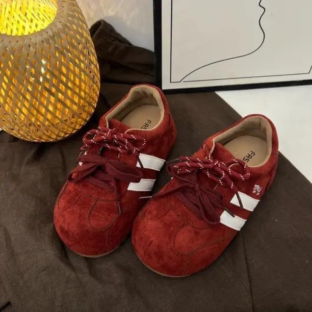 Damen modische Riemchen Sneaker aus Wildleder Echo Archiv