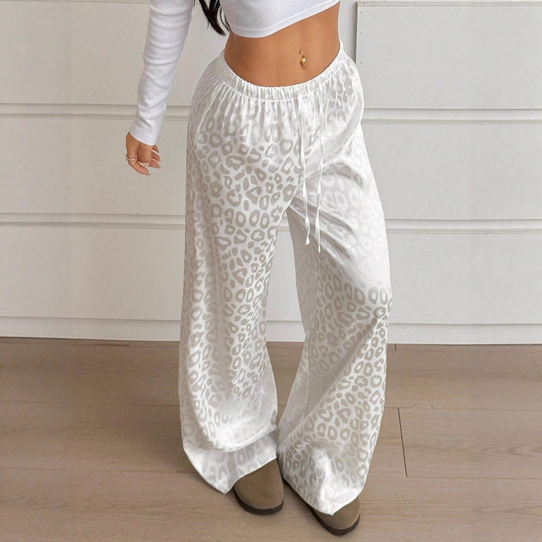 Damen Loungewear-Hose im Palazzo-Stil mit Leopardenjacquard und Kordelzug – Avérine