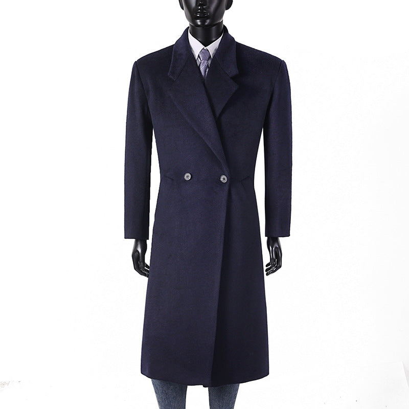 Herren Moderner Longcoat aus Wollmix mit schmalem Revers, leichter Taillierung und seitlichen Eingrifftaschen Echoarchiv