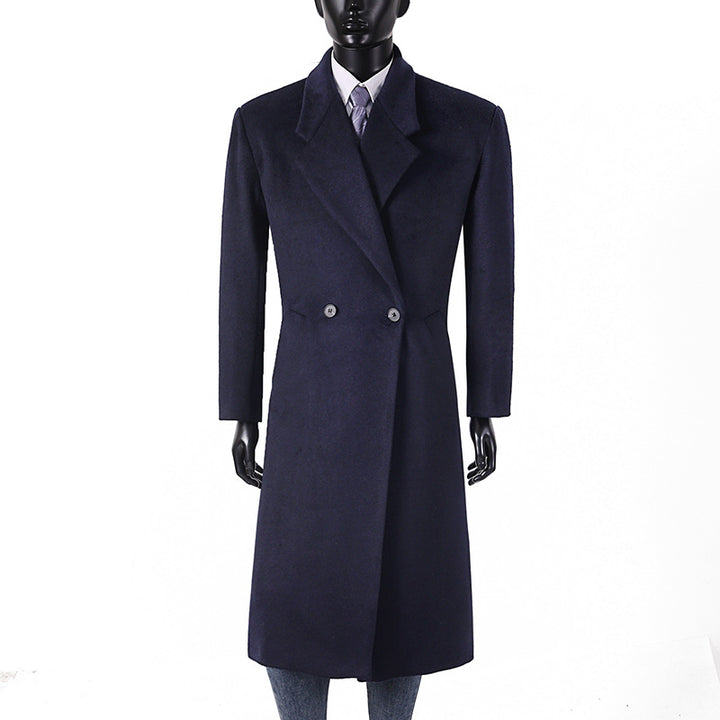 Herren Moderner Longcoat aus Wollmix mit schmalem Revers, leichter Taillierung und seitlichen Eingrifftaschen Echoarchiv